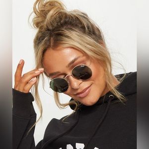 Slightly worn Quay Australia Mod Star (2nd Generation) sunnies